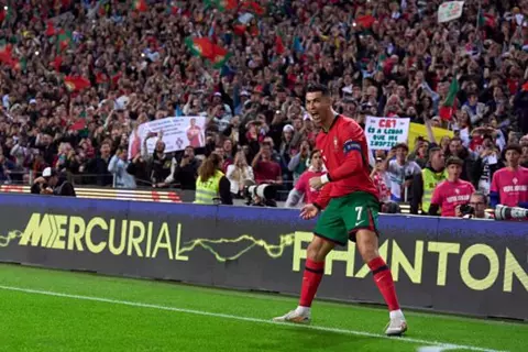 بعد هدفيه أمام بولندا.. رونالدو اللاعب الأكثر فوزاً بالمباريات على المستوى الدولي